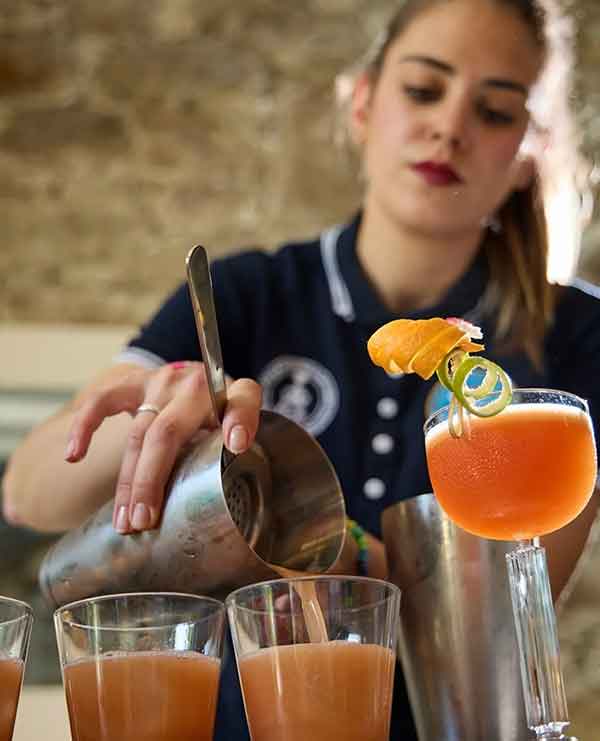 La nueva ola de la coctelería: jóvenes bartenders que reivindican el kilómetro cero como sello de identidad