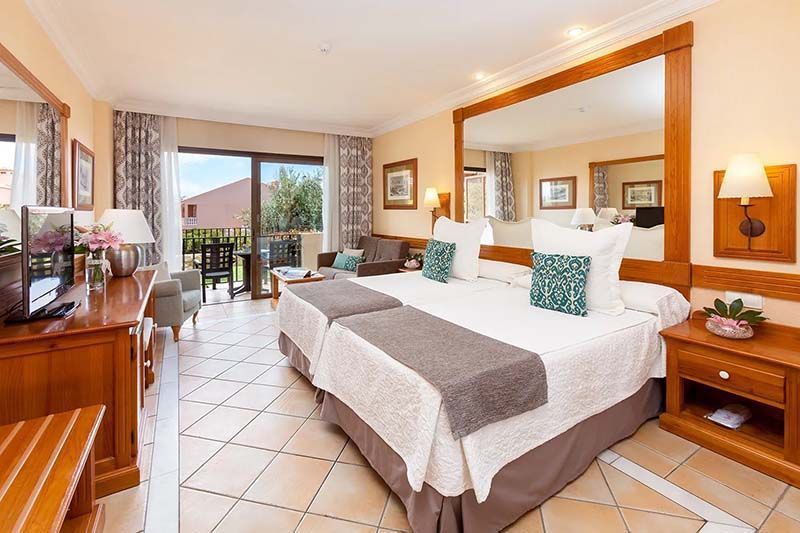 costa-adeje-gran-hotel-tenerife-habitacion