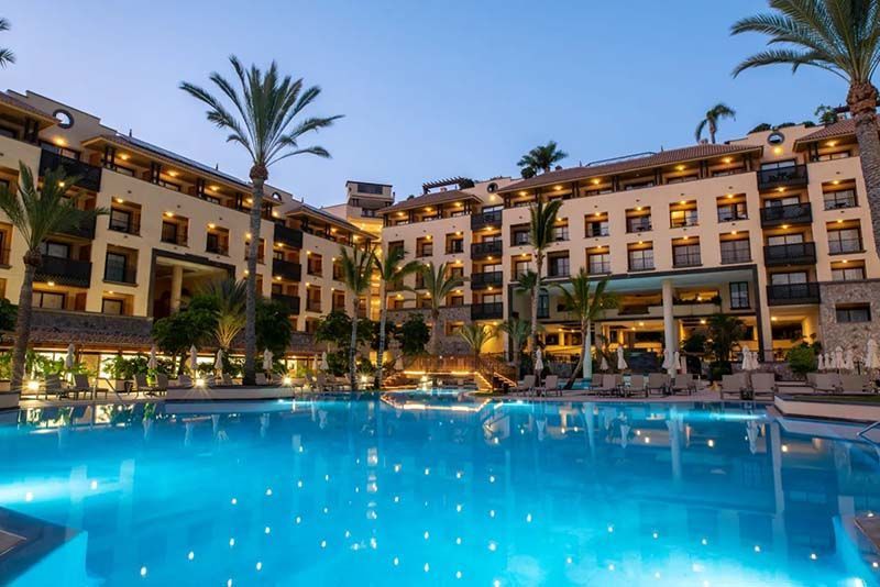 costa-adeje-gran-hotel-tenerife-piscina