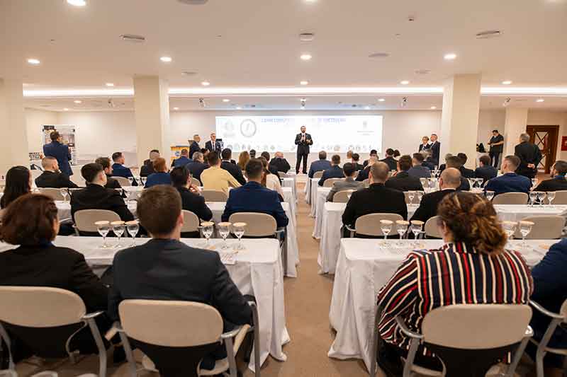 Concursantes-atentos-a-la-explicaciones-del-Presidente-Nacional-CN-2023